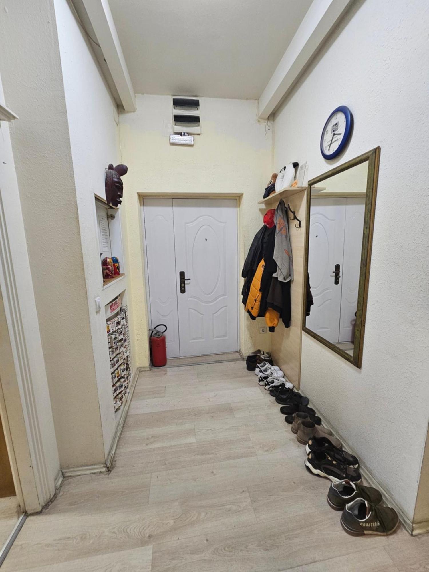 The Traveling Theater Hostel Belgrade Exterior photo