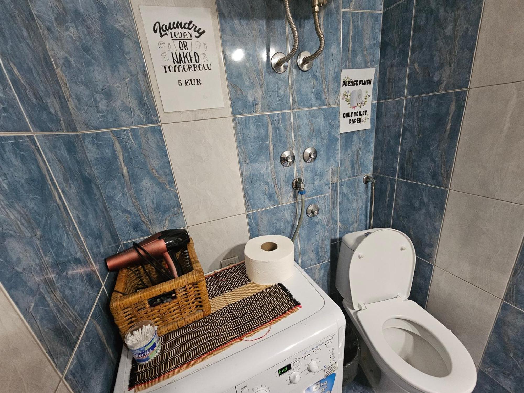 The Traveling Theater Hostel Belgrade Exterior photo
